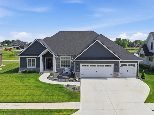 5306 Greyson Heights Dr, Auburn, IN 46706