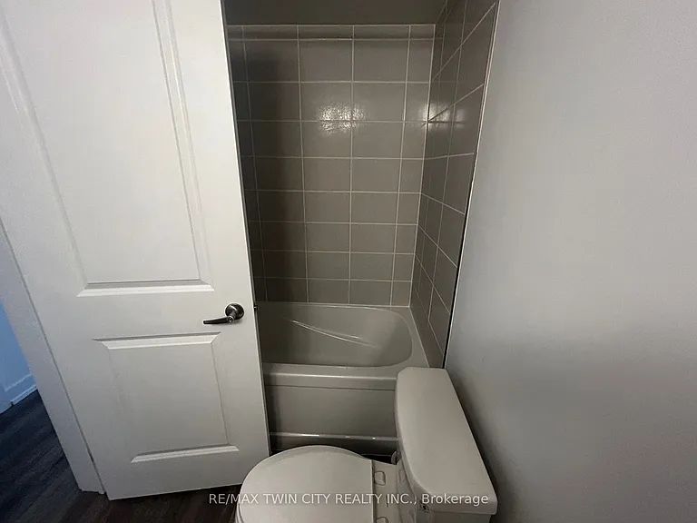 205 W Oak Trl #32 — Photo 6