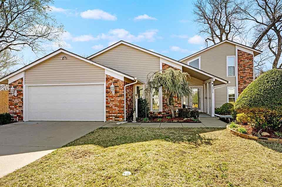 1st image of 2313 NE Turtle Creek Dr