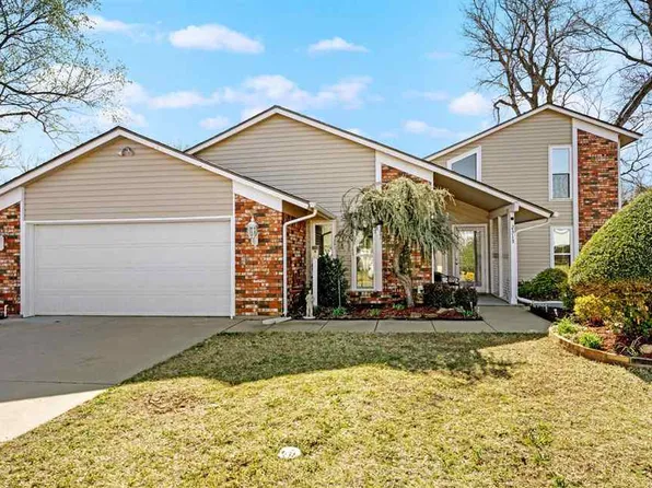 2313 NE Turtle Creek Dr, Lawton, OK 73507