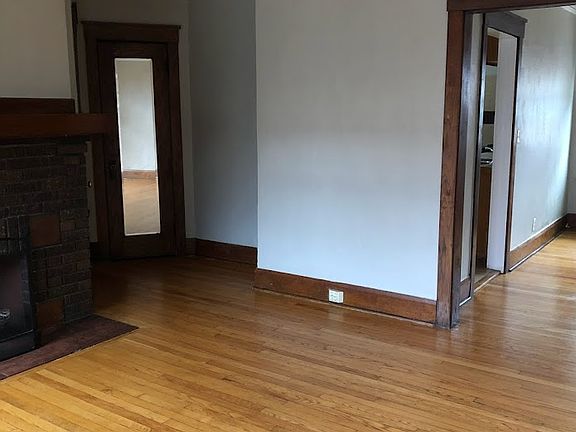 5th image of 2922 Jackson St APT 4
