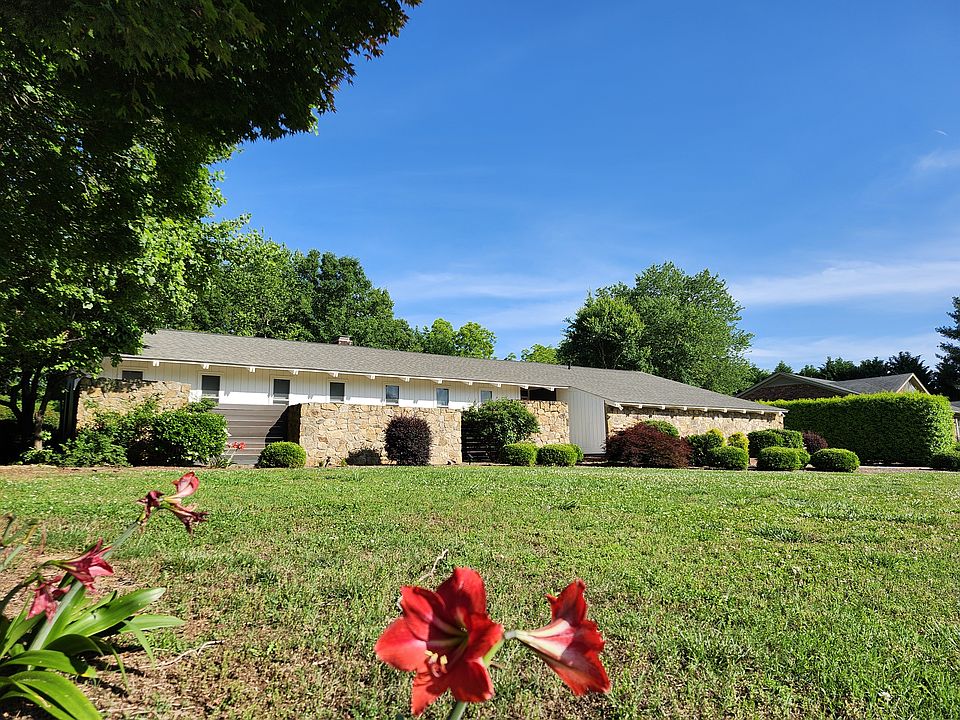 1st image of 105 Castlewood Dr