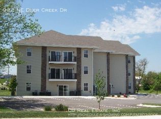 922 NE Deer Creek Dr, Grain Valley, MO 64029