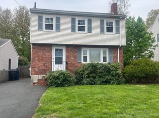 18 Kingsland Rd, West Roxbury, MA 02132