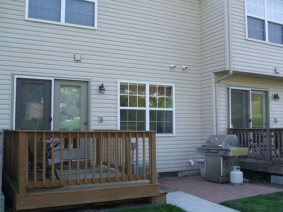 3rd image of 240 Knollwood Rd