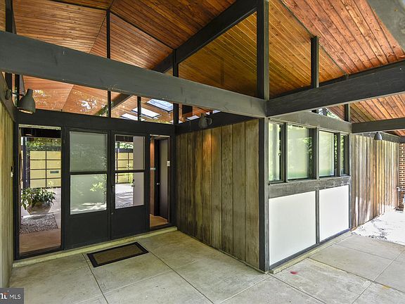 2nd image of 400 W Windsor Ave
