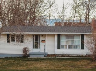32 Brochen St, Gander, NL A1V1T4