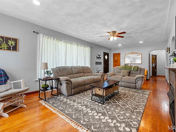 5th image of 614 S Main St