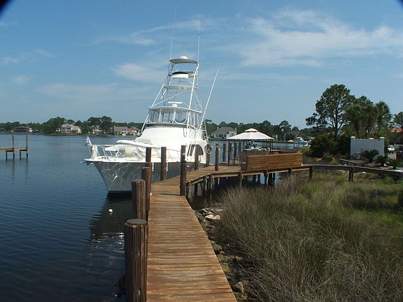 200' dock with full hook-ups