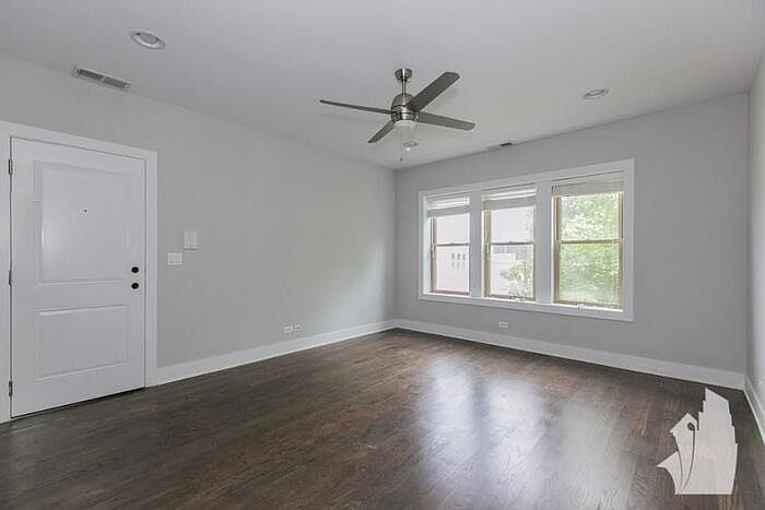 1st image of 3915 N Janssen Ave #3