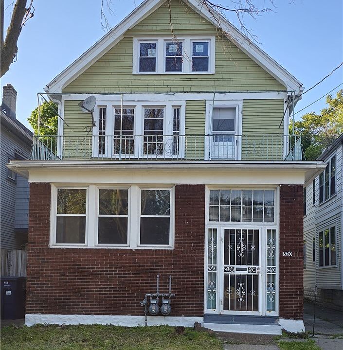 1st image of 320 Jewett Ave