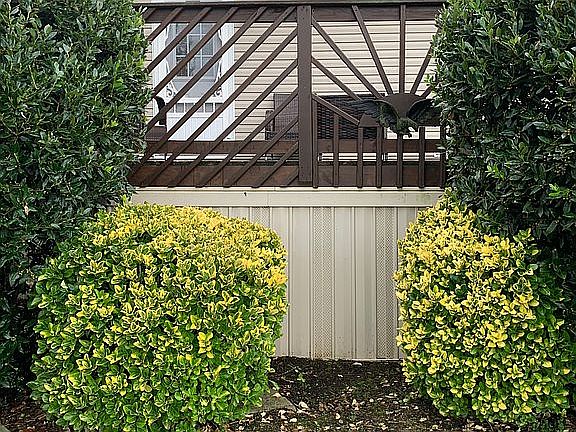 2nd image of 4 Lynnwood Cir