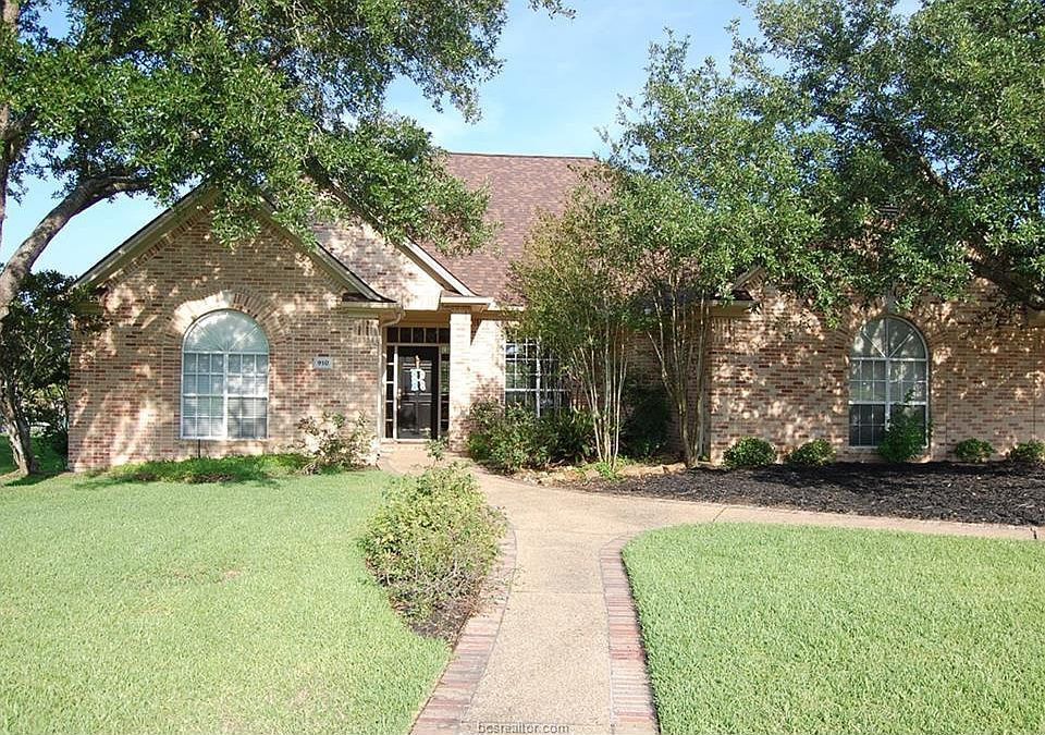 1st image of 910 Winged Foot Dr