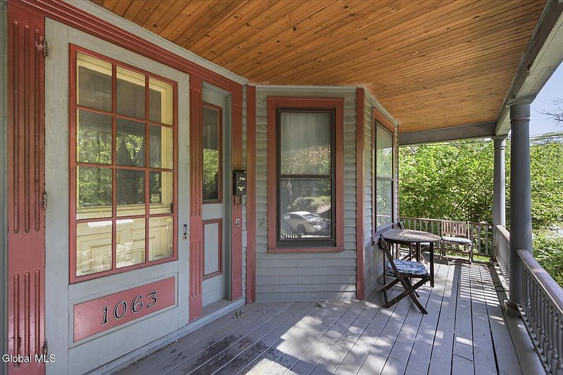 5th image of 1063 University Place