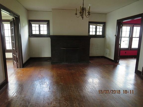 2nd image of 913 E Blackford Ave