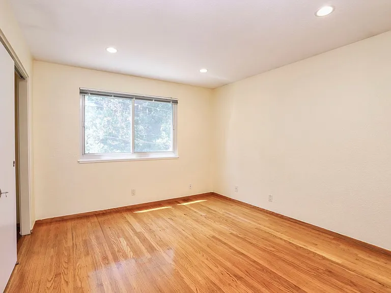 88 Canterbury Ave — Photo 14