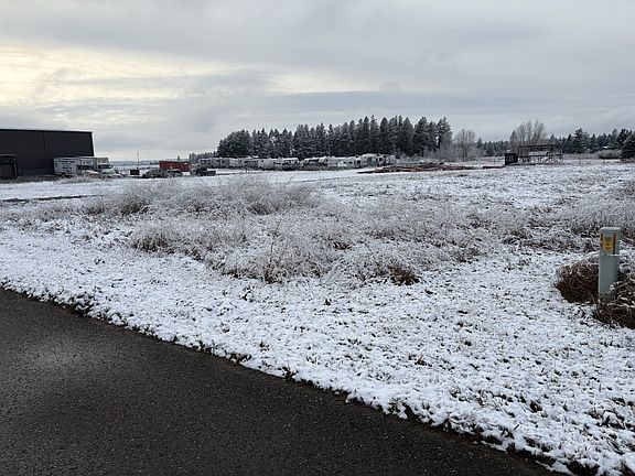 4th image of 76 Western Village Ln