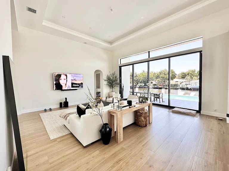 13636 SW 157th Ct — Photo 3