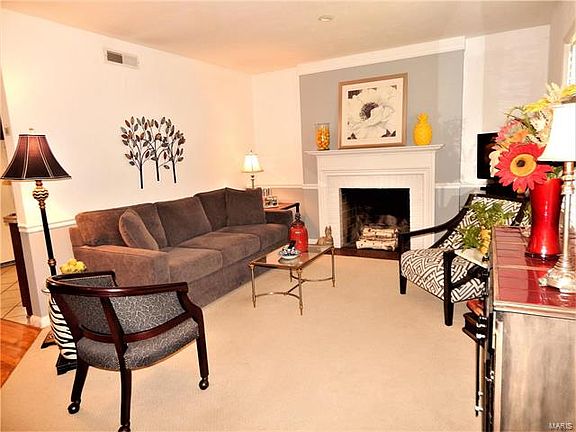 3rd image of 7026 Deerpath Dr