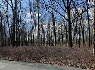 161 Lakeview Cir, Hawley, PA