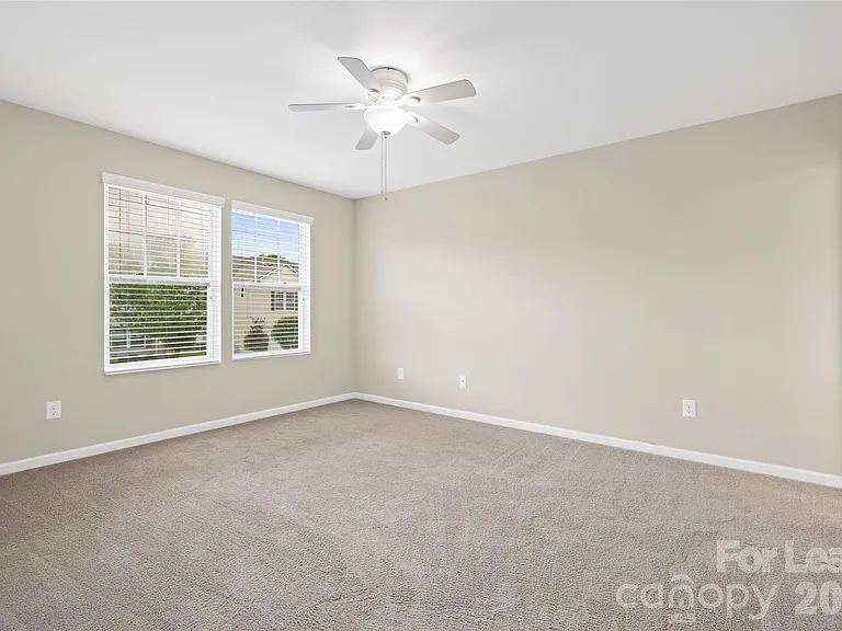 6056 Shamrock Green Dr — Photo 12