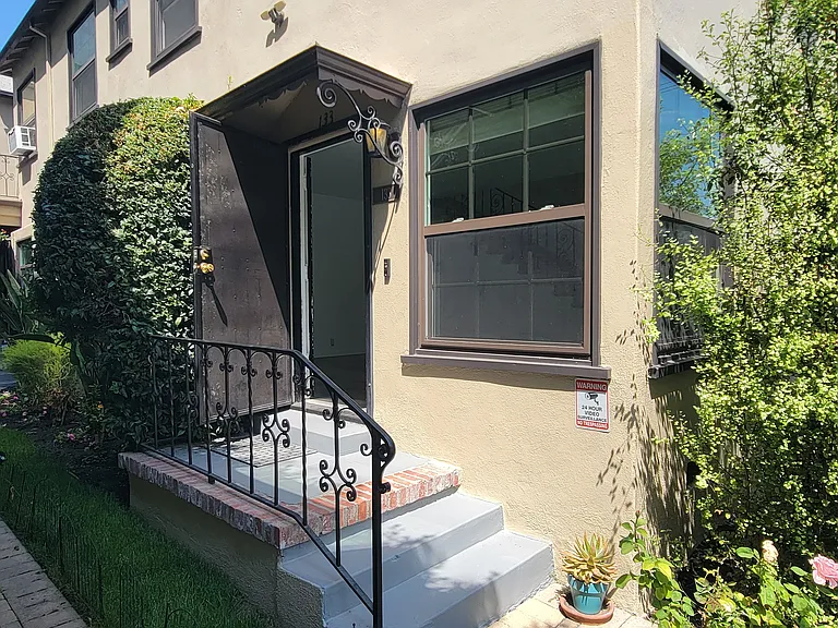 133 N Kings Rd #1/2 — Photo 3