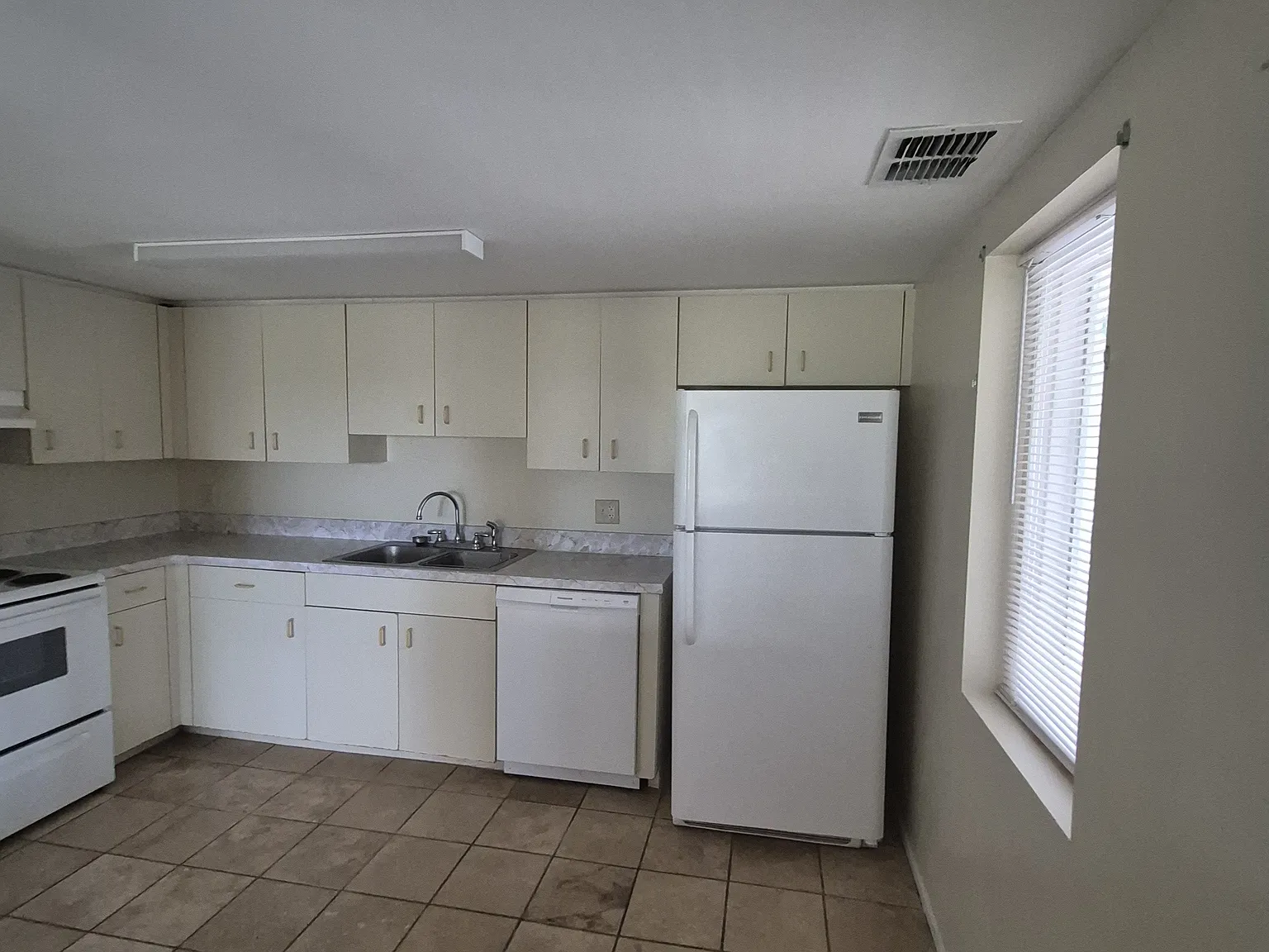 2 bed, 1036 sqft, $1,150 — Photo 2