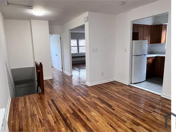 2033 Strang Ave Floor 2, Bronx, NY 10466