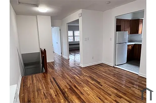 2033 Strang Ave #2 Photo 1