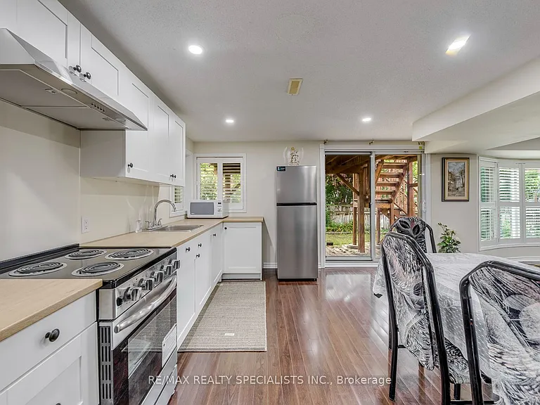 5486 Landsborough Ave — Photo 20