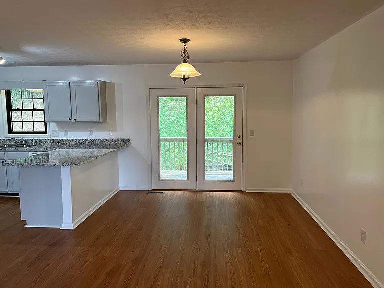 425 W Chestnut St — Photo 13