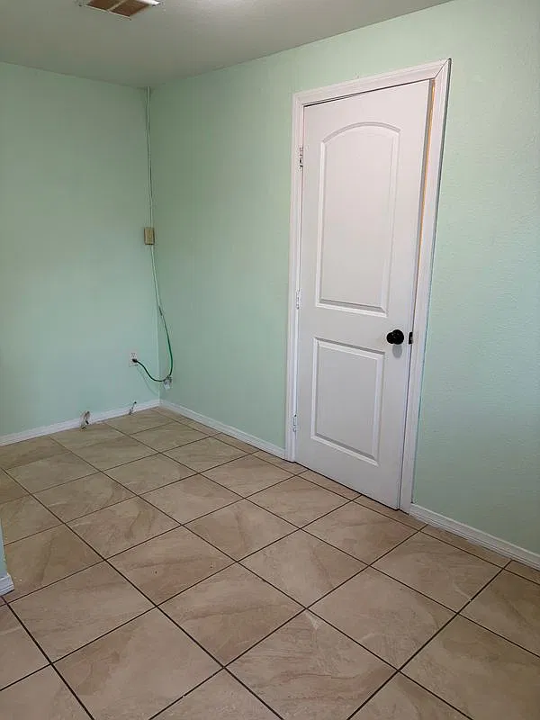 1 bed, 1.0 bath, 700 sqft, $1,200 — Photo 2