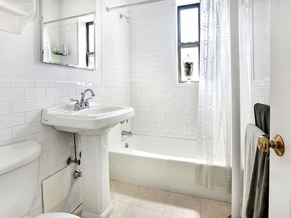5th image of 442 Hudson St #6O