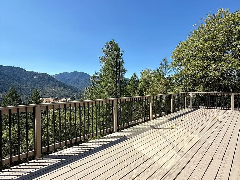 901 Manzanita Dr — Photo 3