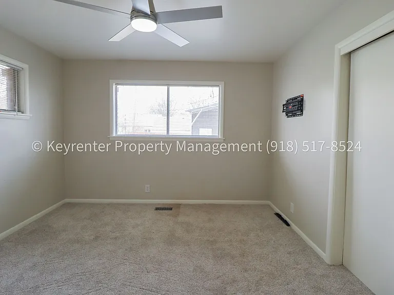 953 E 37th St S — Photo 30