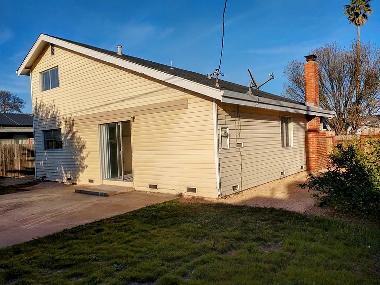 2005 Starling Way — Photo 12