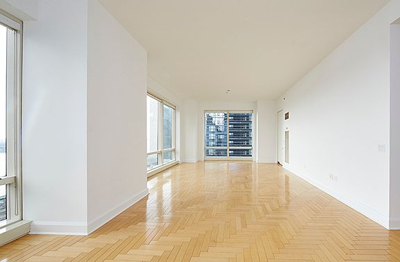 2nd image of 845 Un Plz APT 21D
