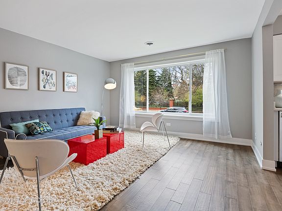 2nd image of 1819 W Thome Ave #105