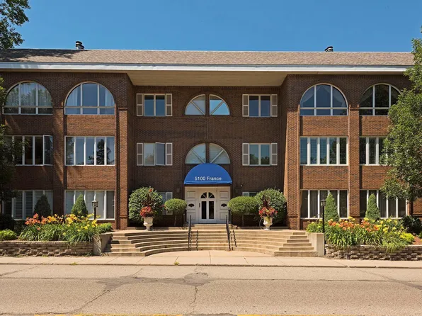 5100 France Ave S APT 202, Edina, MN 55410