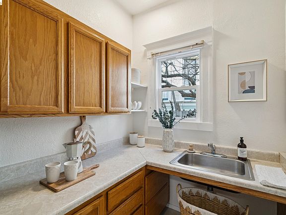 5th image of 2923 Wheeler St