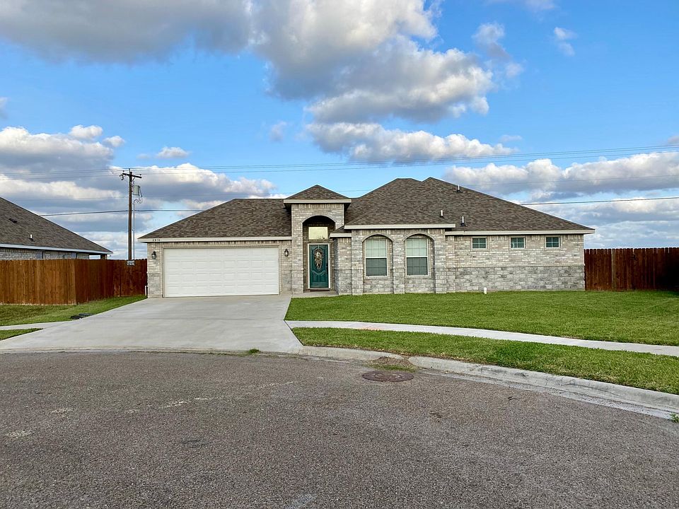 Curbside View - 2.5 Car Garage