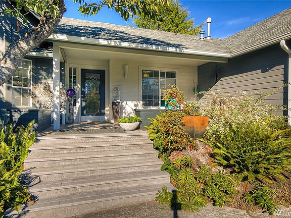 3rd image of 3402 Woodside Ct NE