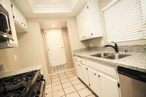 5th image of 440 W 5th St APT 306