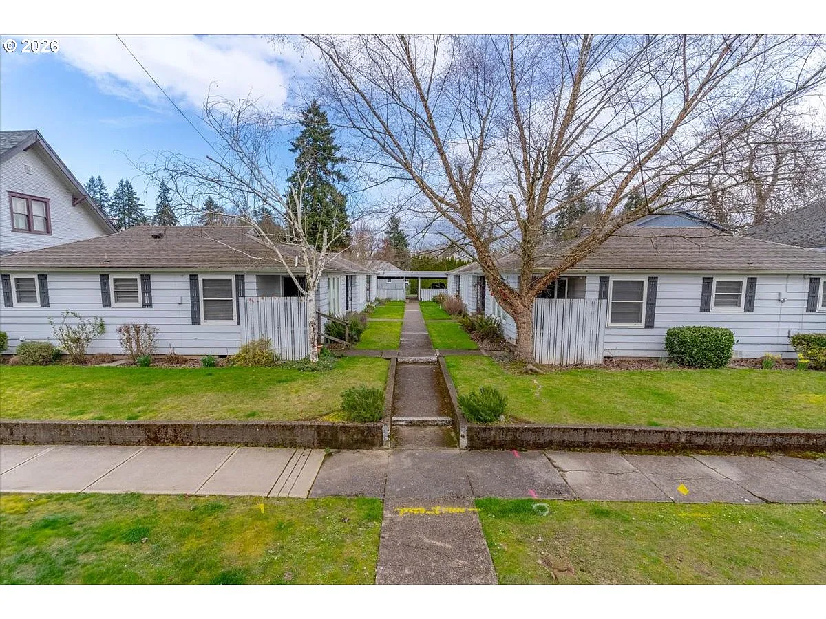 648 Breys Ave NE photo 1