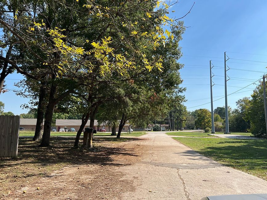 Exterior Neighborhood (street photo)