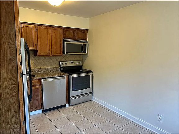 3rd image of 28 Manor Dr #28