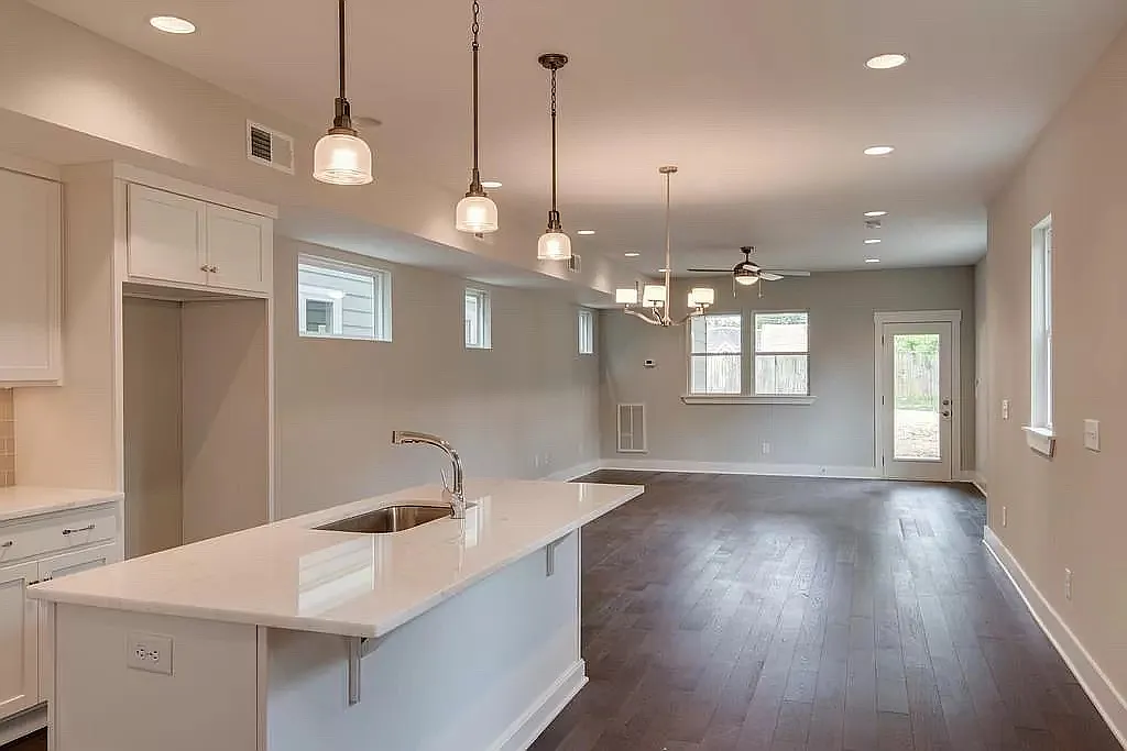 3 bed, 2.5 bath, 1855 sqft, $2,650 — Photo 3