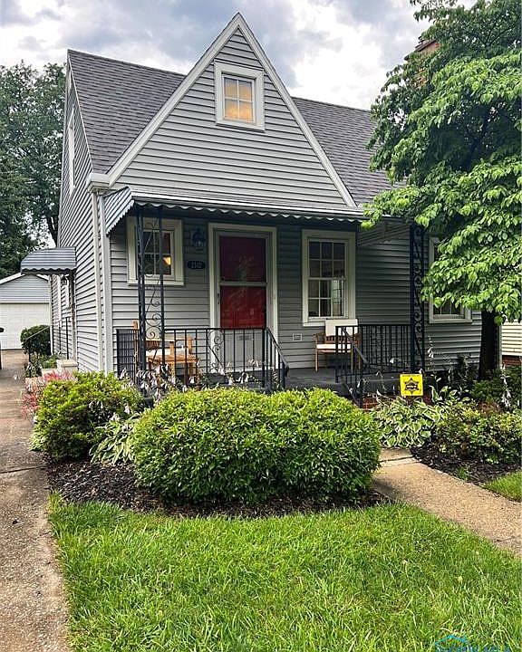 1st image of 2512 Hollydale Ave