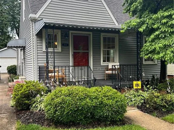 2512 Hollydale Ave, Oregon, OH 43616