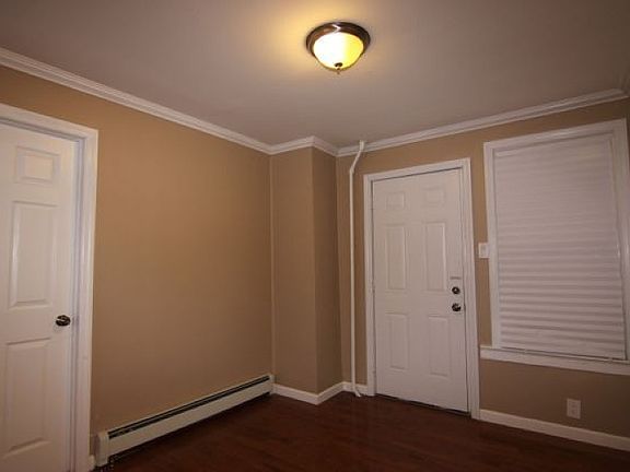 3rd image of 215 Parker St